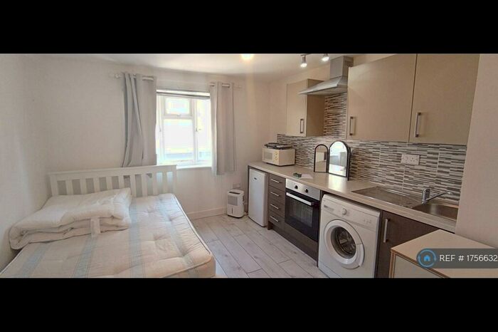 Studio To Rent In Springbank Road, Lewisham, SE13