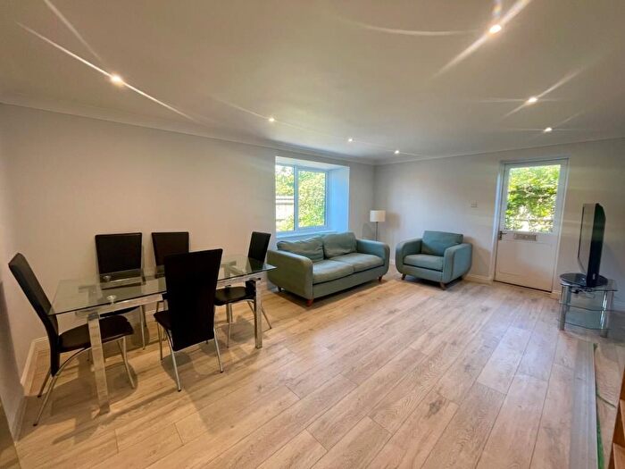 2 Bedroom Flat To Rent In Begbroke, Oxfordshire, OX5