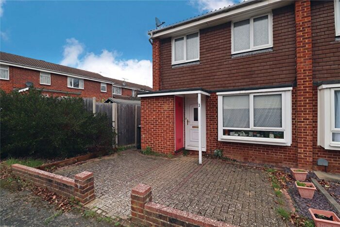 3 Bedroom End Terrace House For Sale In Woking, GU21