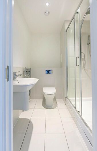 2 Bedroom Apartment To Rent In Lindfield Street, London, E14