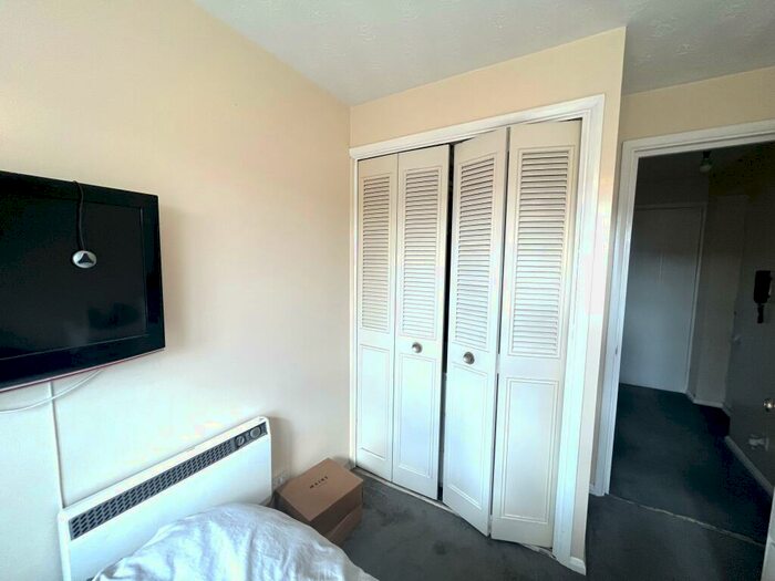 1 Bedroom Flat To Rent In Beaufort Close, Higham Station Avenue, Chingford, E4