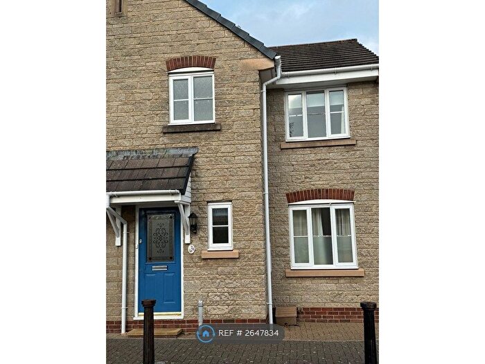 3 Bedroom Semi-Detached House To Rent In Springfield Drive, Calne, SN11