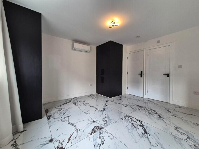 2 Bedroom Detached House To Rent In Mill Lane, London, NW6