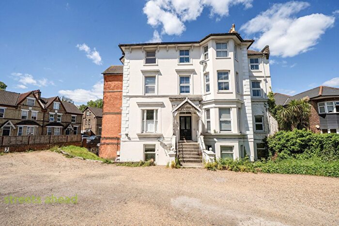 2 Bedroom Flat For Sale In Penge Road, London, SE20