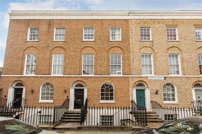 2 Bedroom Flat For Sale In Tredegar Square, Mile End, E3