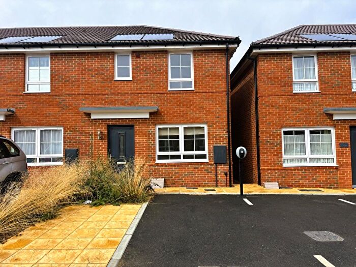 3 Bedroom End Of Terrace House To Rent In Gleam Close, Aylesford, ME20