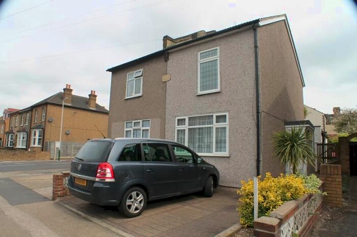 3 Bedroom Semi-Detached House To Rent In Park Lane, Hornchurch RM11