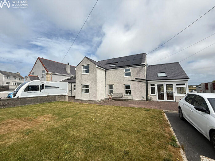 3 Bedroom Detached House For Sale In Tregele, Cemaes Bay, Anglesey, LL67