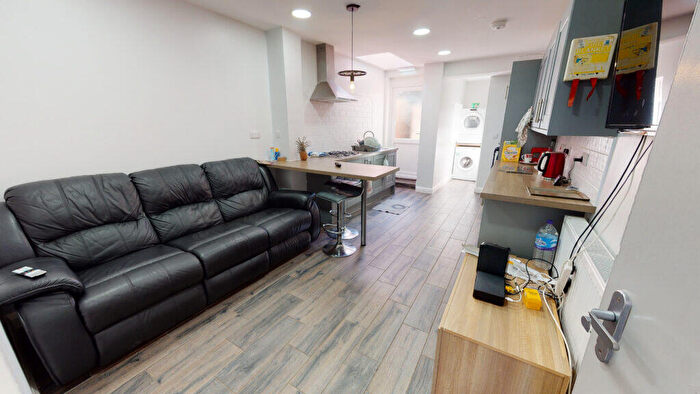 5 Bedroom House To Rent In Winnie Road, Selly Oak, B29