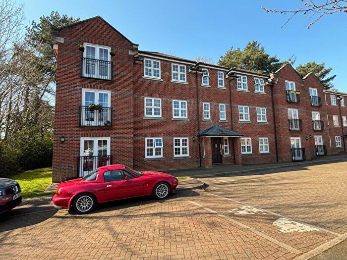 2 Bedroom House For Sale In Lime Tree Court, Napsbury Park, AL2