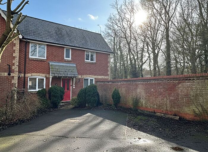 2 Bedroom Semi-Detached House For Sale In Bramble Tye, Noak Bridge, SS15