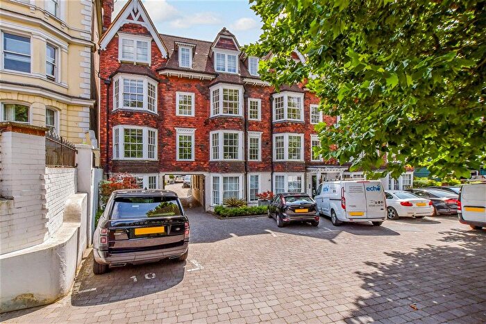 2 Bedroom Flat For Sale In London Road, Tunbridge Wells, Kent, TN1