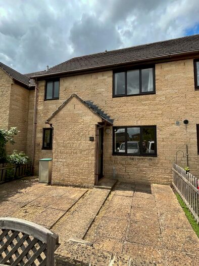 1 Bedroom Cluster House To Rent In St. Johns Drive, Carterton, Oxfordshire, OX18