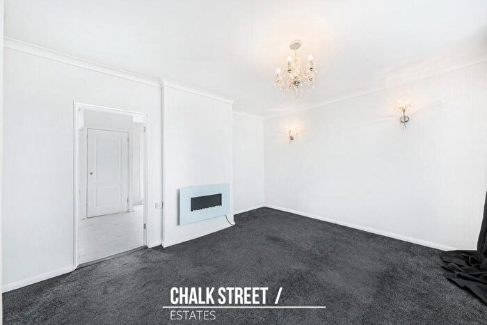 2 Bedroom End Of Terrace House For Sale In Gooshays Drive, Romford, RM3