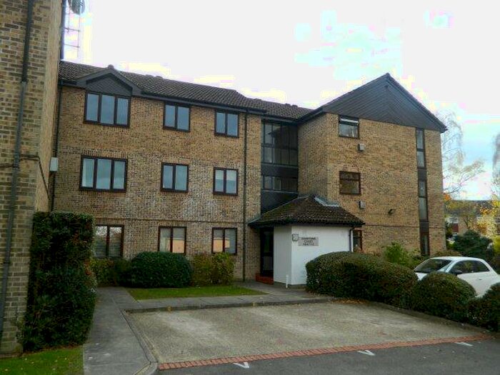 2 Bedroom Flat To Rent In Comptons Court, Horsham, RH13