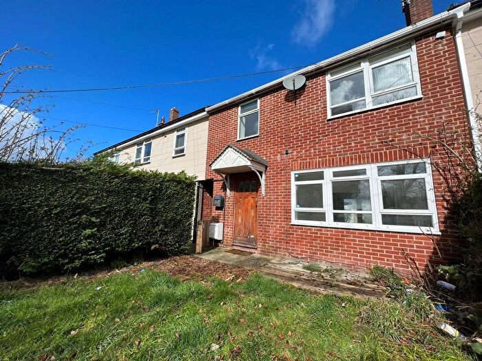 3 Bedroom End Of Terrace House To Rent In Alton Close, Swindon, SN2