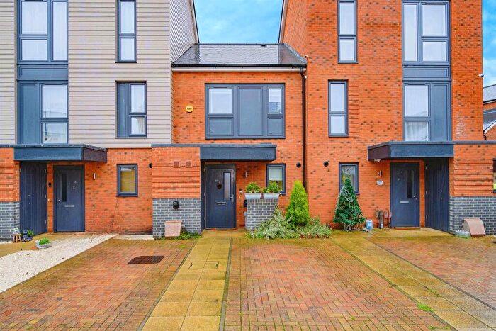 2 Bedroom Terraced House For Sale In School End Crescent, Hemel Hempstead, HP1