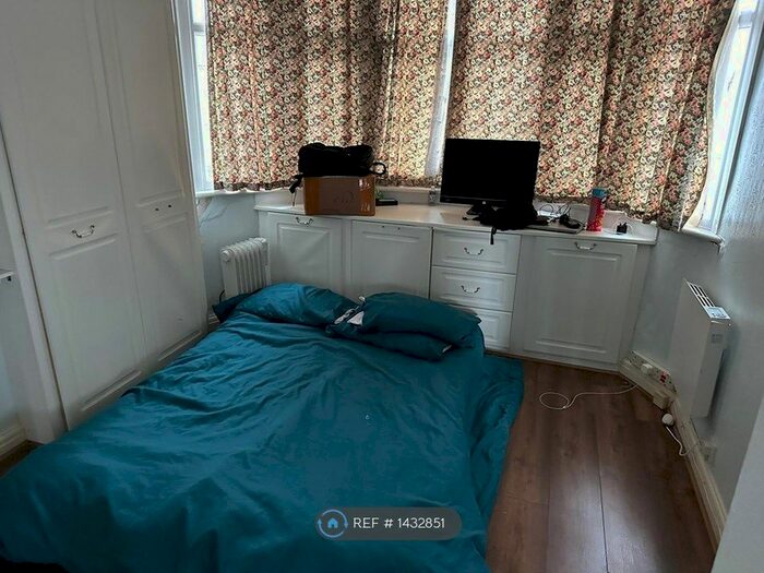 2 Bedroom Flat To Rent In Danemead Grove, Northolt, UB5