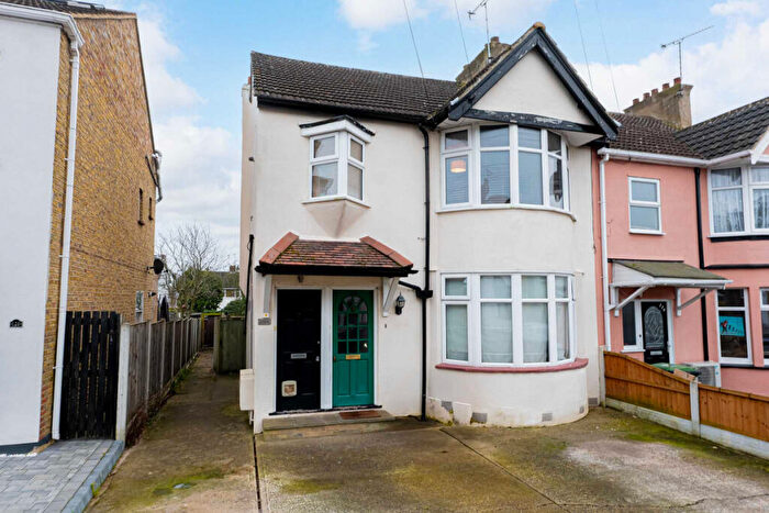 1 Bedroom Apartment For Sale In Southsea Avenue, Leigh-on-sea, SS9