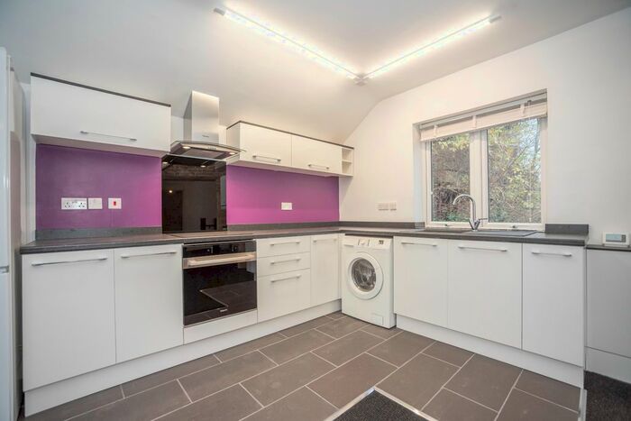 1 Bedroom Maisonette To Rent In Wykeham Street, Strood, Rochester, ME2