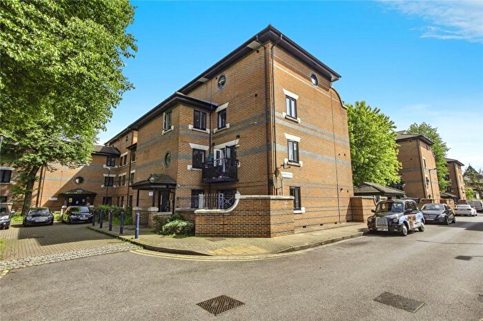 2 Bedroom Flat For Sale In Muirfield Close, London, SE16