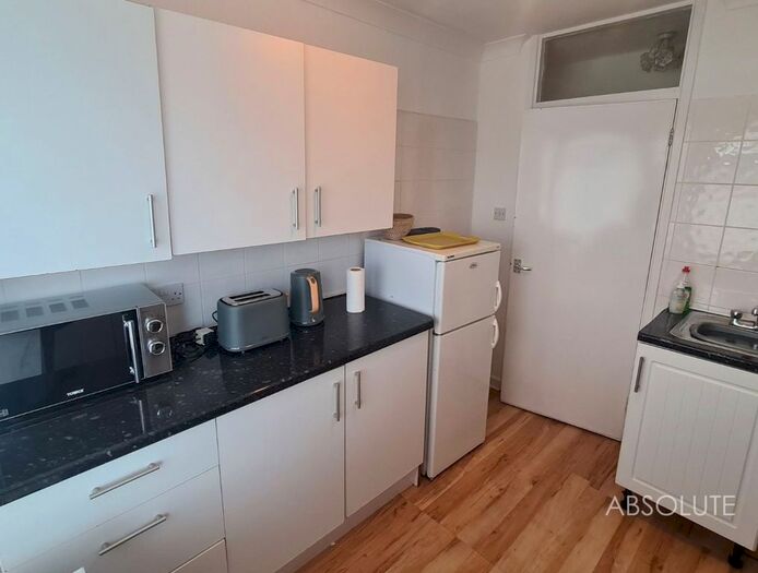 1 Bedroom Flat To Rent In Torbay Road, Paignton, TQ4