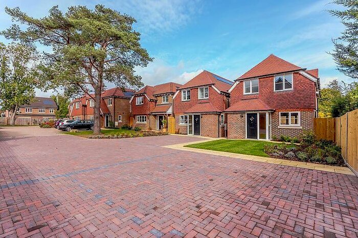 2 Bedroom Detached House To Rent In Lambourne Close, Burpham, Guildford, GU4