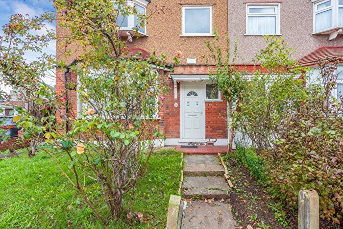 Terraced House To Rent In Suffolk Road, IG11