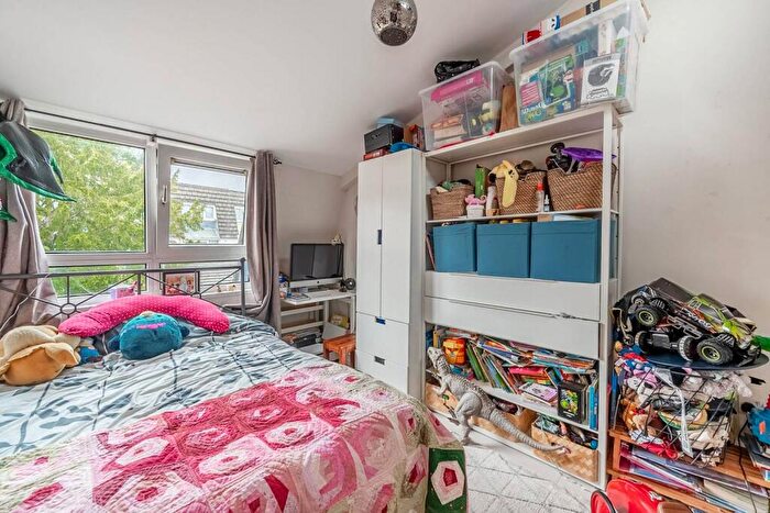2 Bedroom House To Rent In Garlinge Road, Kilburn, London, NW2
