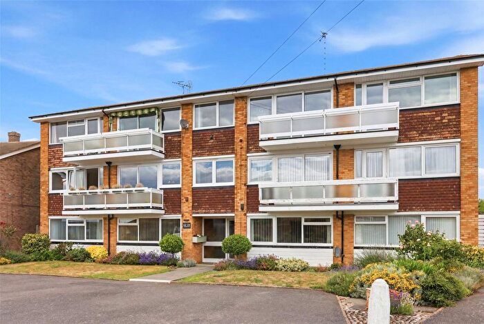 2 Bedroom Flat For Sale In Dungannon Chase, Thorpe Bay, Essex, SS1