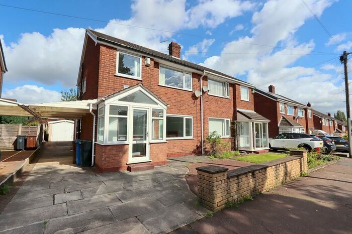3 Bedroom Semi-Detached House To Rent In Peveril Close, Whitefield, M45