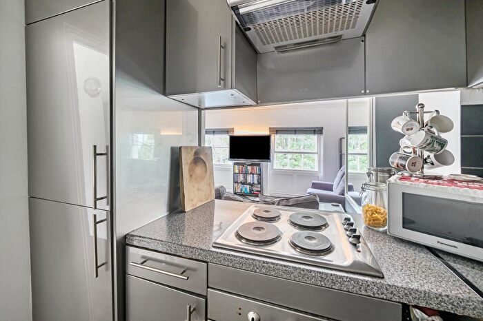 1 Bedroom Flat For Sale In Castle Hill, Reading, Berkshire, RG1
