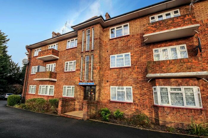 3 Bedroom Block Of Flats To Rent In Great North Road, Barnet, EN5