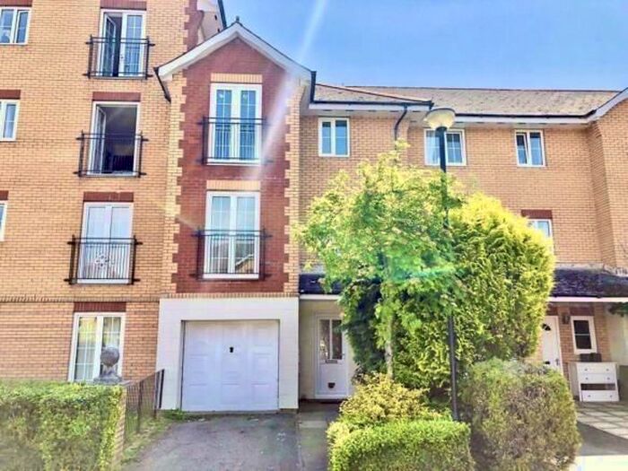 4 Bedroom Property To Rent In Harrison Way, Cardiff, CF11