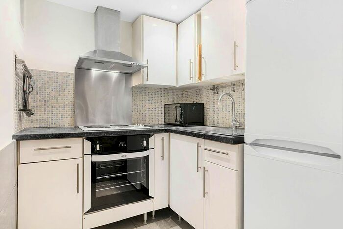 1 Bedroom Flat To Rent In Oakhill Road, East Putney, London, SW15