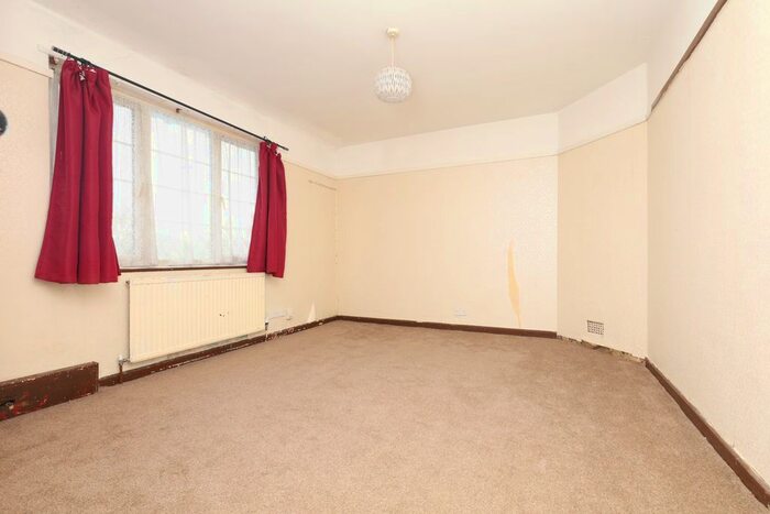 3 Bedroom Semi-Detached House To Rent In White Hart Lane, London, N17