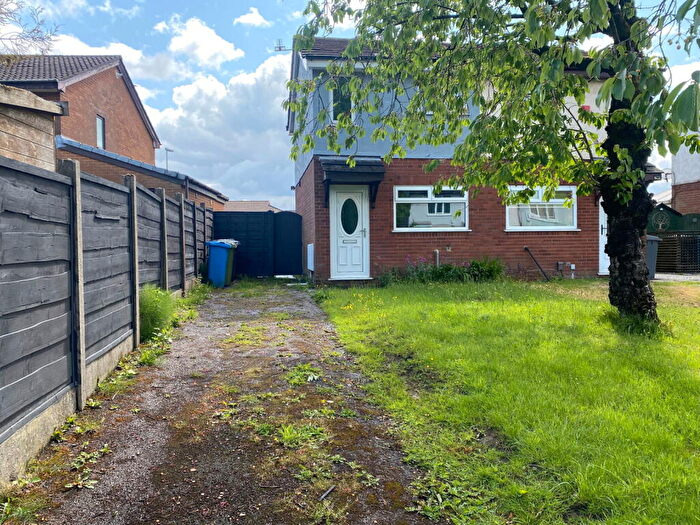 2 Bedroom Semi-Detached House For Sale In Ravenwood, Chadderton, OL9