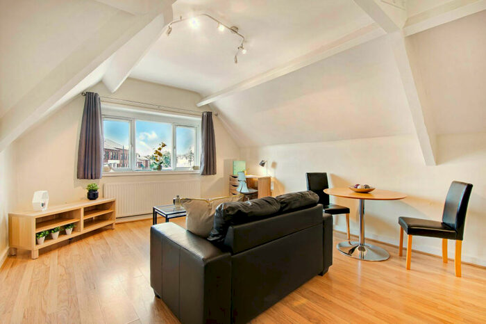 1 Bedroom Flat To Rent In Wood Lane, Leeds, LS6