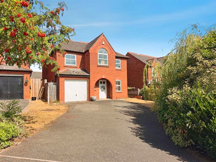 4 Bedroom Detached House For Sale In Charingworth Drive, Hatton Park, Warwick, CV35