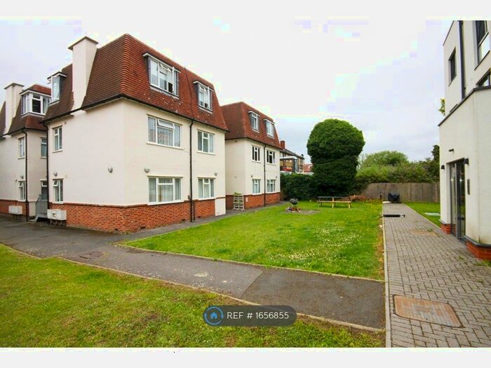 3 Bedroom Flat To Rent In Lime Court, Kingston Upon Thames, KT1