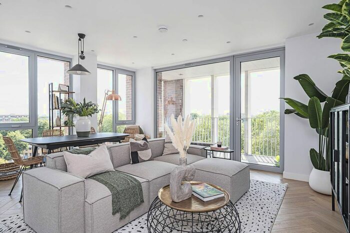 2 Bedroom Flat To Rent In Mapple Path, Hackney Downs, London, E5