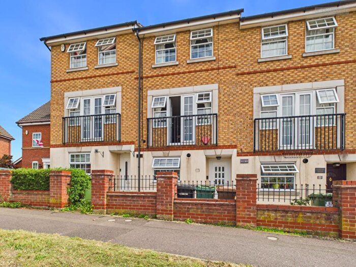 4 Bedroom Town House For Sale In Hargate Way, Hampton Hargate, Peterborough, PE7