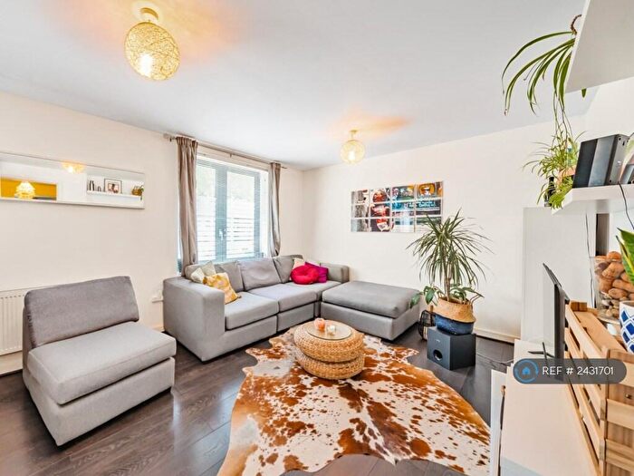 2 Bedroom Flat To Rent In Hollyfield, London, N4