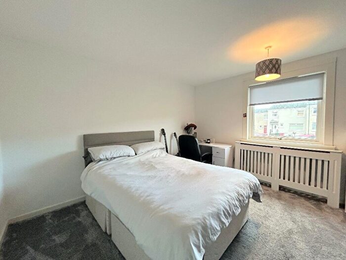 2 Bedroom Flat For Sale In Tiree Place, Hallglen, Falkirk, FK1