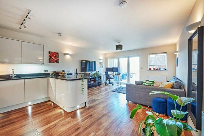 1 Bedroom Apartment To Rent In Hatfield Road, St. Albans, AL1