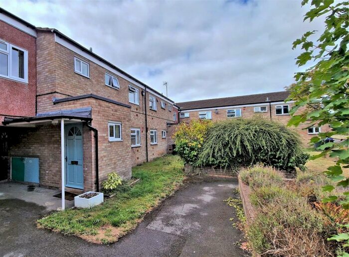 2 Bedroom Flat To Rent In Westcroft, Chippenham, SN14