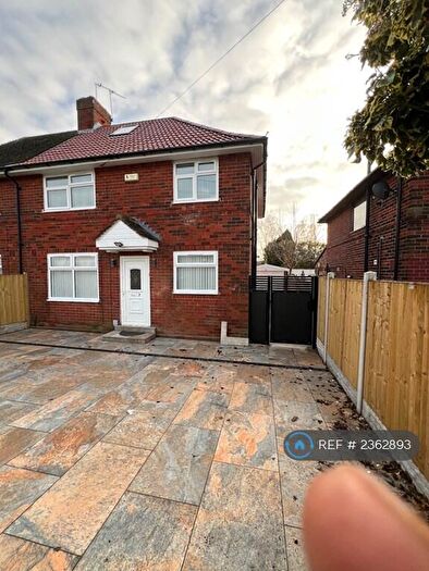 4 Bedroom Semi-Detached House To Rent In Belle Isle Road, Leeds, LS10