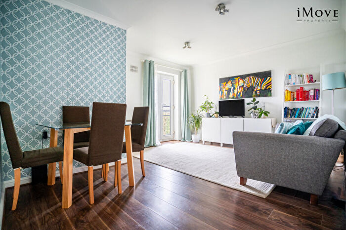 2 Bedroom Flat For Sale In Empire Court, Grange Road, London, SE19