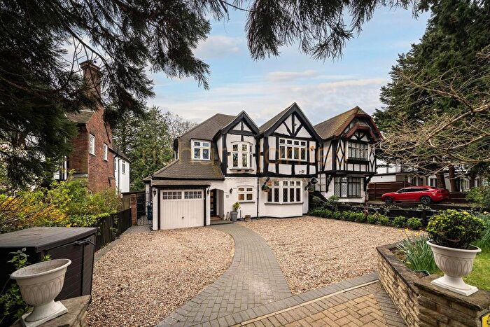 4 Bedroom Detached House For Sale In Canons Drive, Edgware, HA8