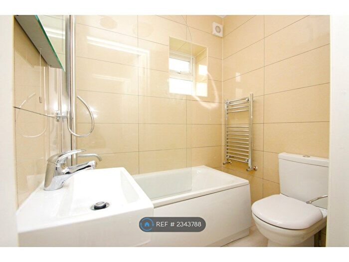 1 Bedroom Flat To Rent In Mill Hill Road, London, W3